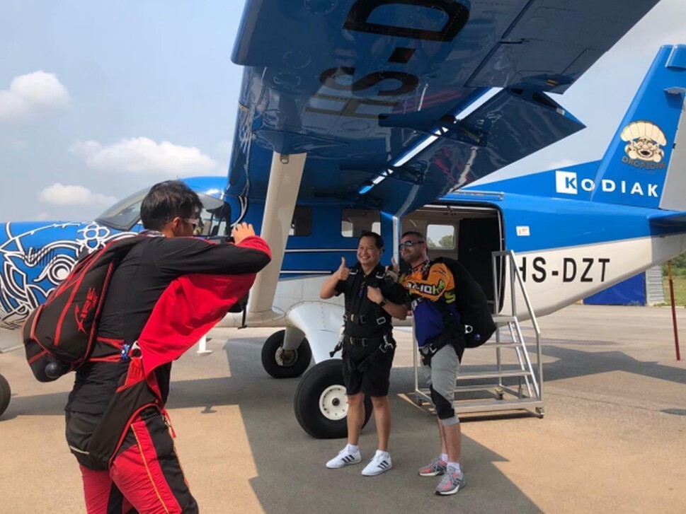 Skydivers with Kodiak 100