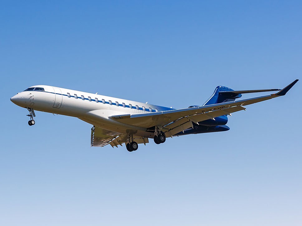 A Bombardier Global 7500 private jet landing