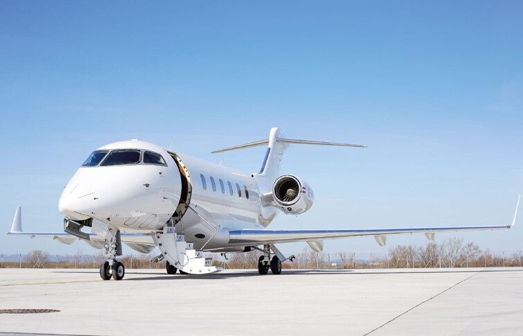 Bombardier Challenger 300 Exterior