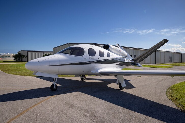 Cirrus Vision SF50 Exterior