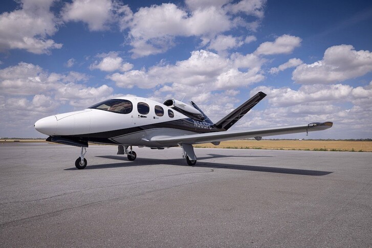 Cirrus Vision SF50 Exterior