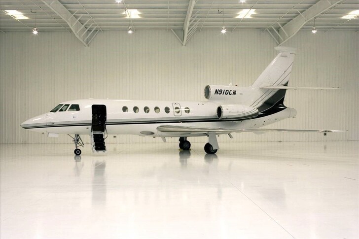 Dassault Falcon 50 Exterior