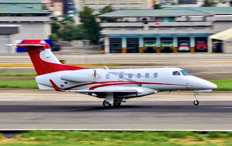 Embraer Phenom 300 Exterior