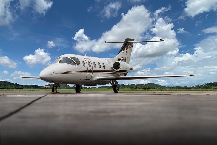 Hawker 400XP Exterior