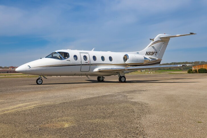 Hawker 400XP Exterior