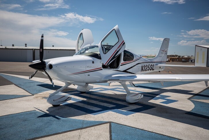 Cirrus SR20 G6 Exterior