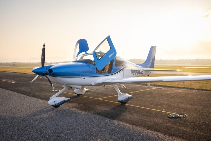 Cirrus SR20 G6 Exterior