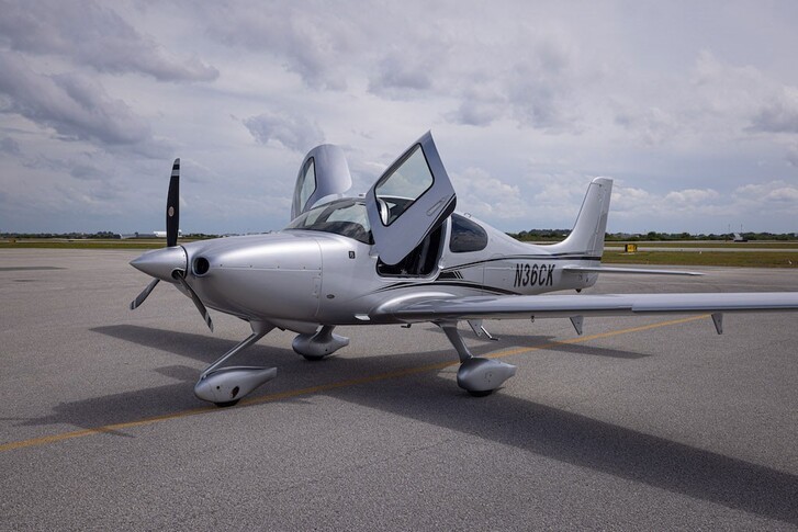 Cirrus SR20 G6 Exterior