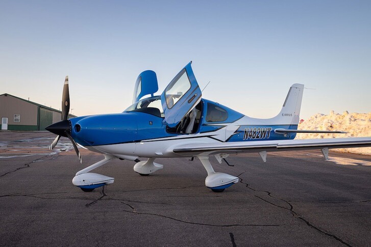 Cirrus SR22 Exterior