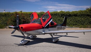 Cirrus SR22-G5 TURBO Exterior