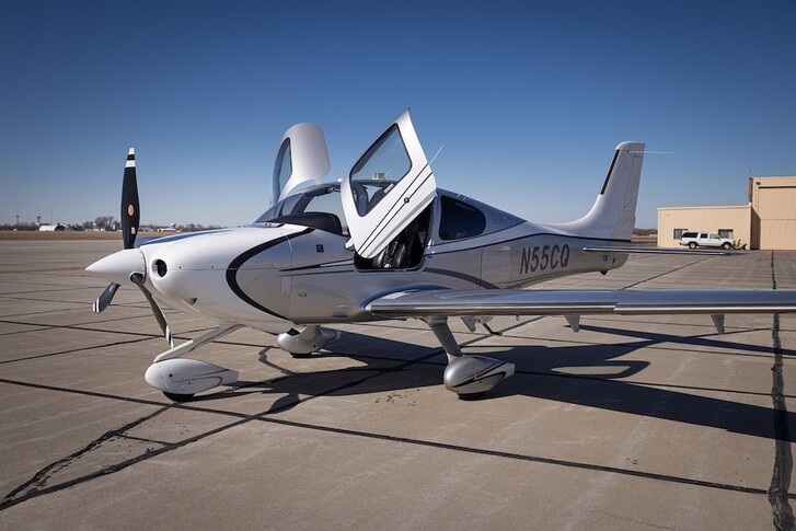 Cirrus SR22-G5 TURBO Exterior