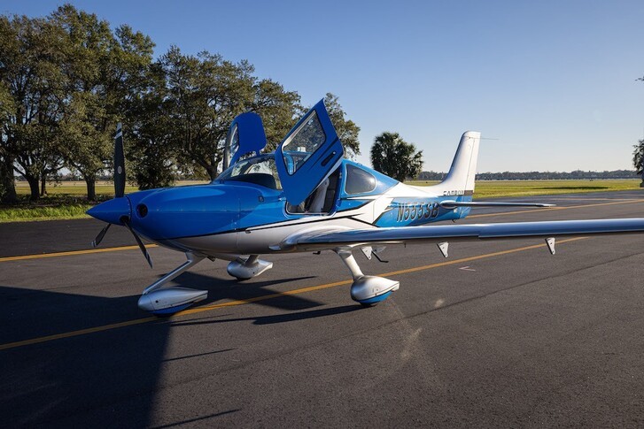 Cirrus SR22 G6 Exterior