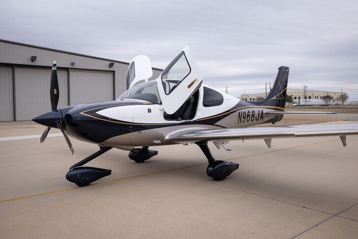 Cirrus SR22T G6 Exterior