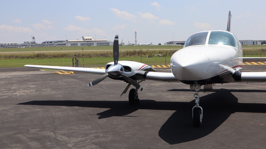 Cessna 402C Exterior