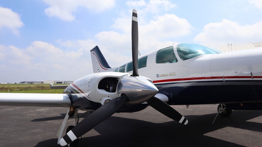 Cessna 402C Exterior