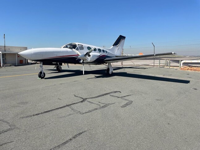 Cessna 414 Exterior